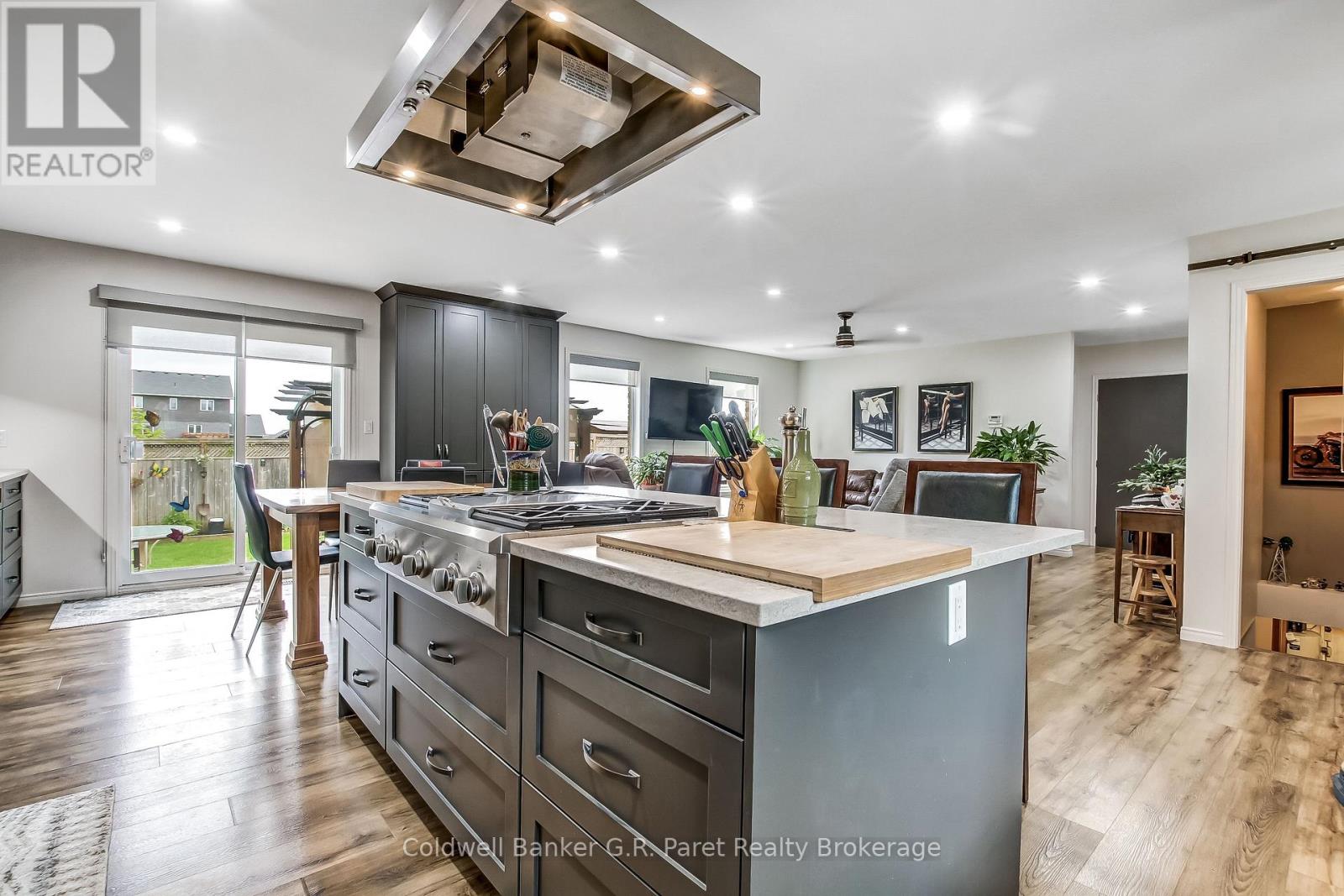 28 PEGGY AVENUE - 11