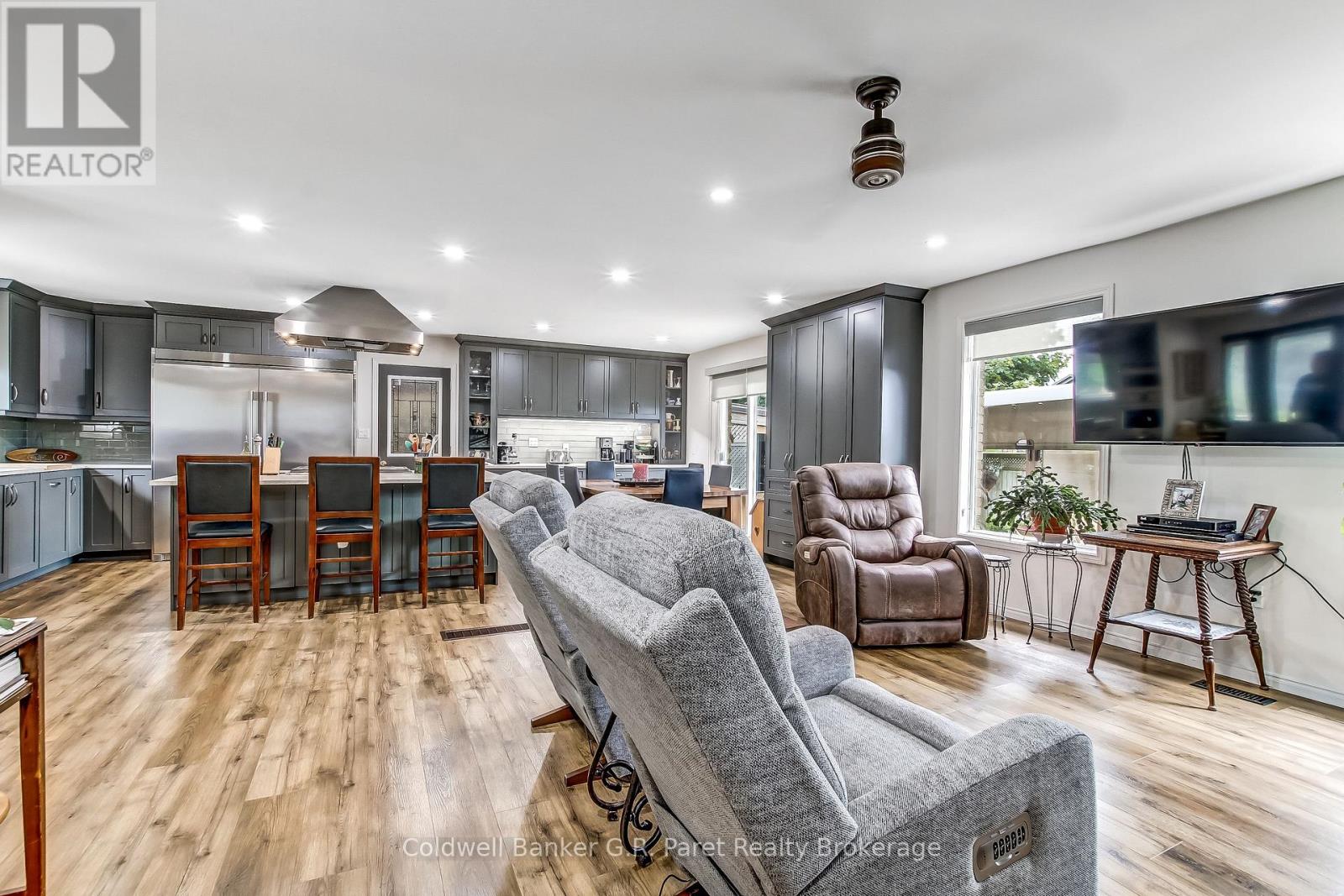 28 PEGGY AVENUE - 12