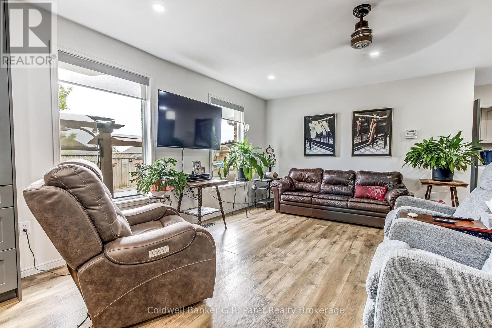 28 PEGGY AVENUE - 13