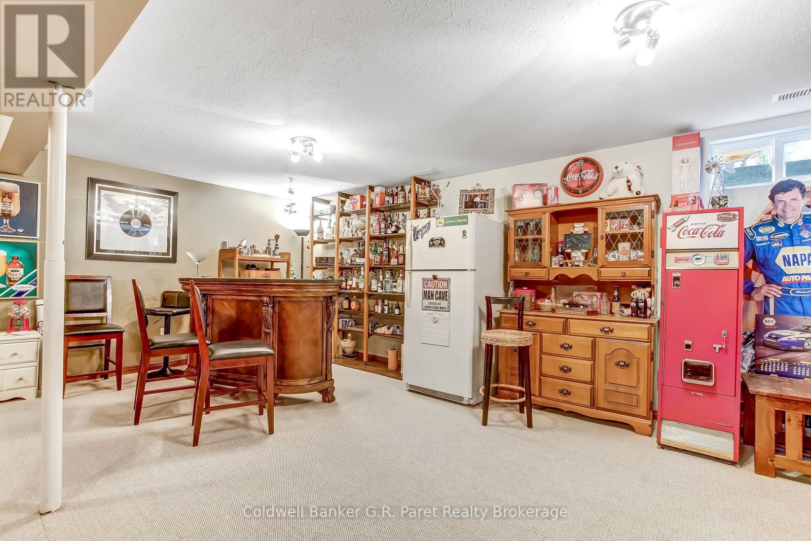 28 PEGGY AVENUE - 21