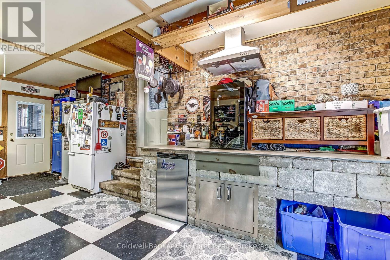 28 PEGGY AVENUE - 28