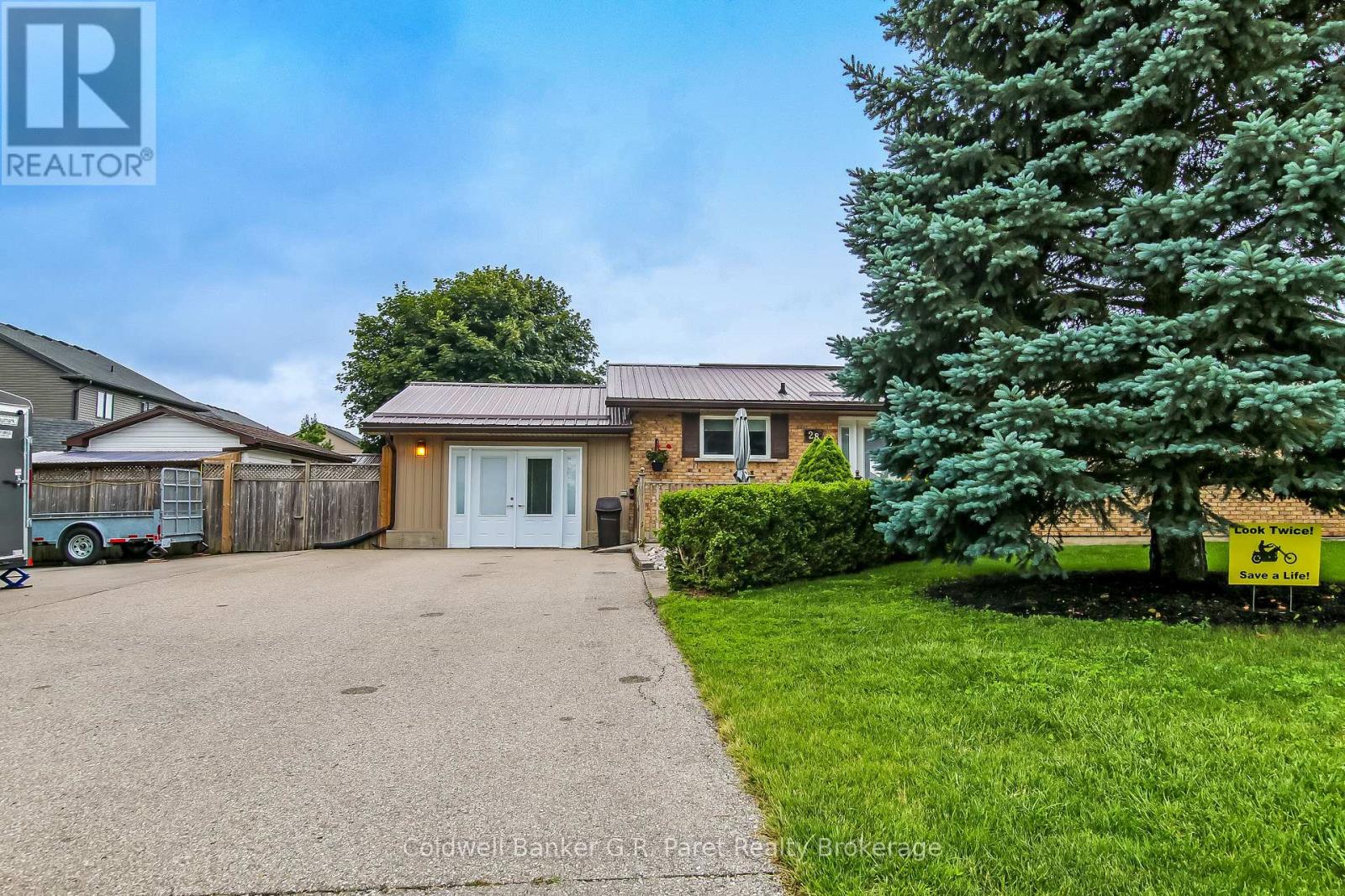 28 PEGGY AVENUE - 3