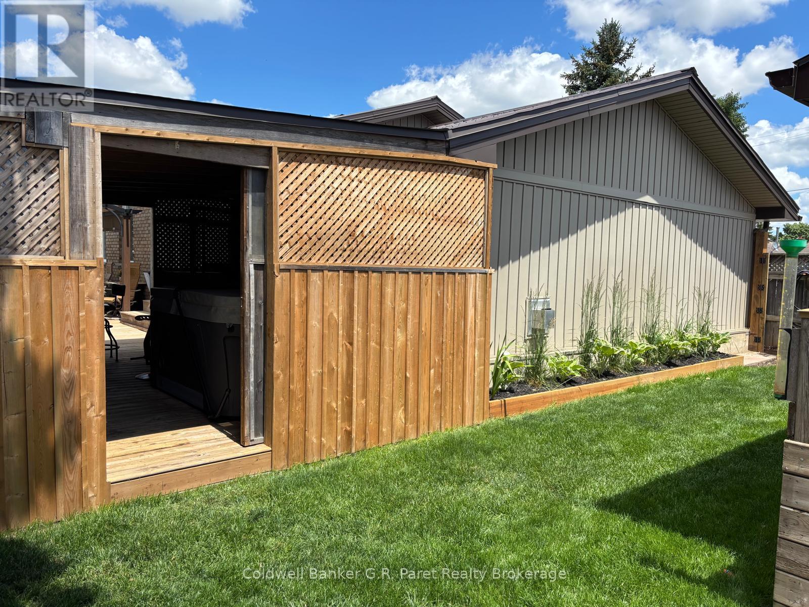 28 PEGGY AVENUE - 40