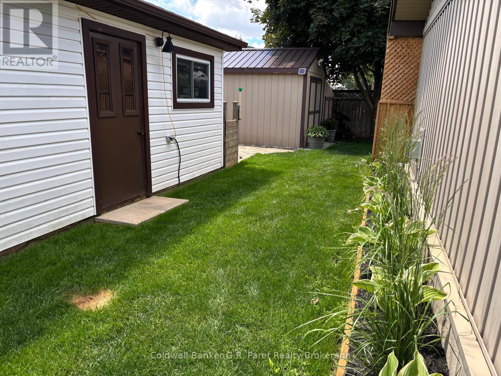 28 PEGGY AVENUE - 43