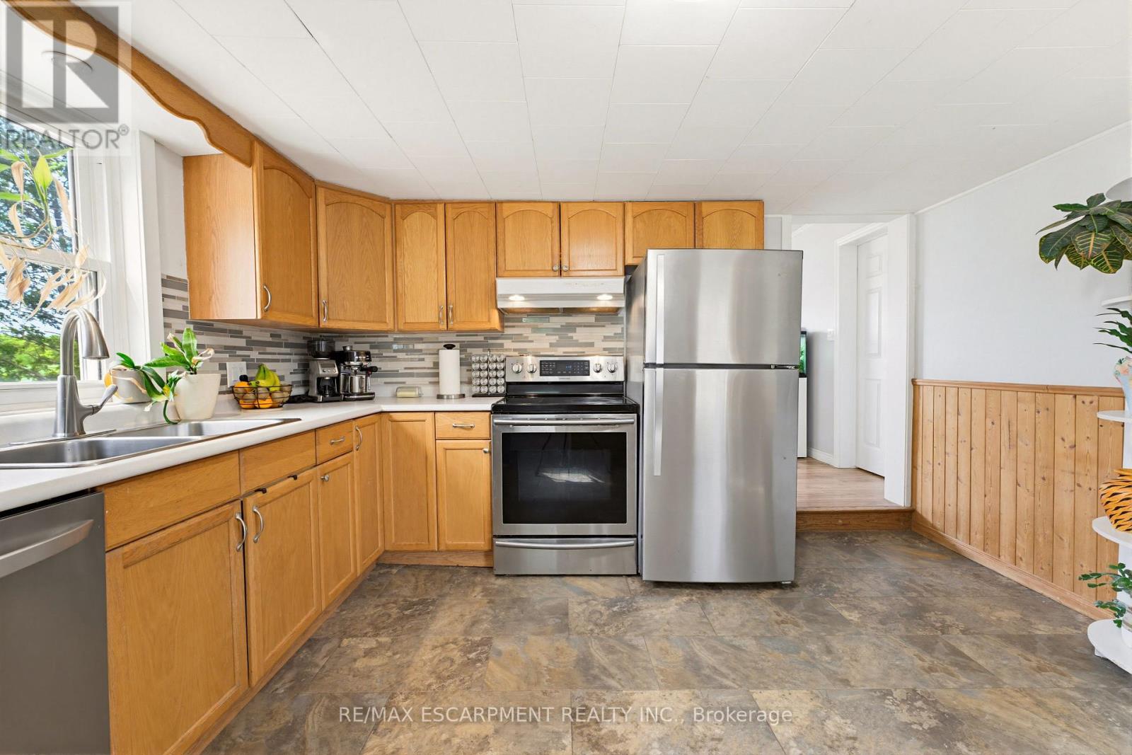 1390 MCKENZIE ROAD - 12