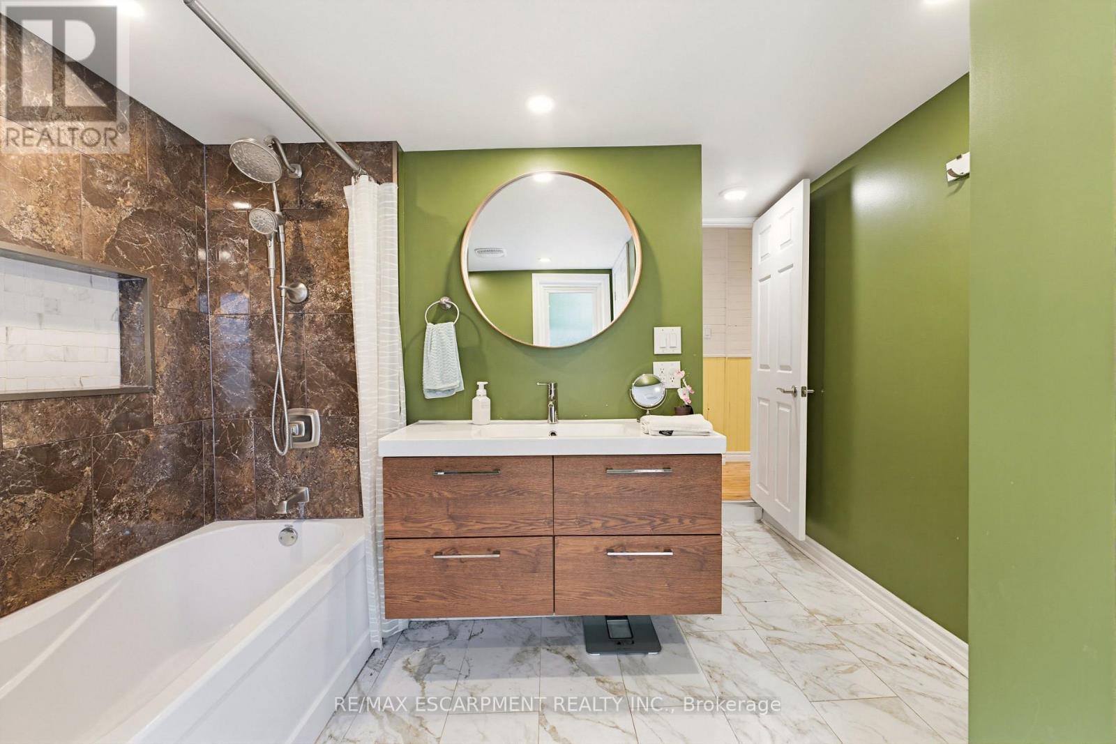 1390 MCKENZIE ROAD - 18