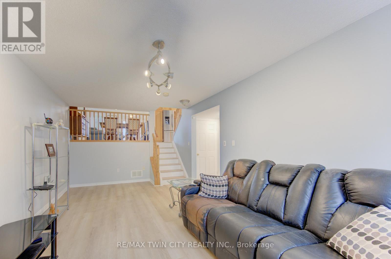 460 LANGLAW DRIVE - 21