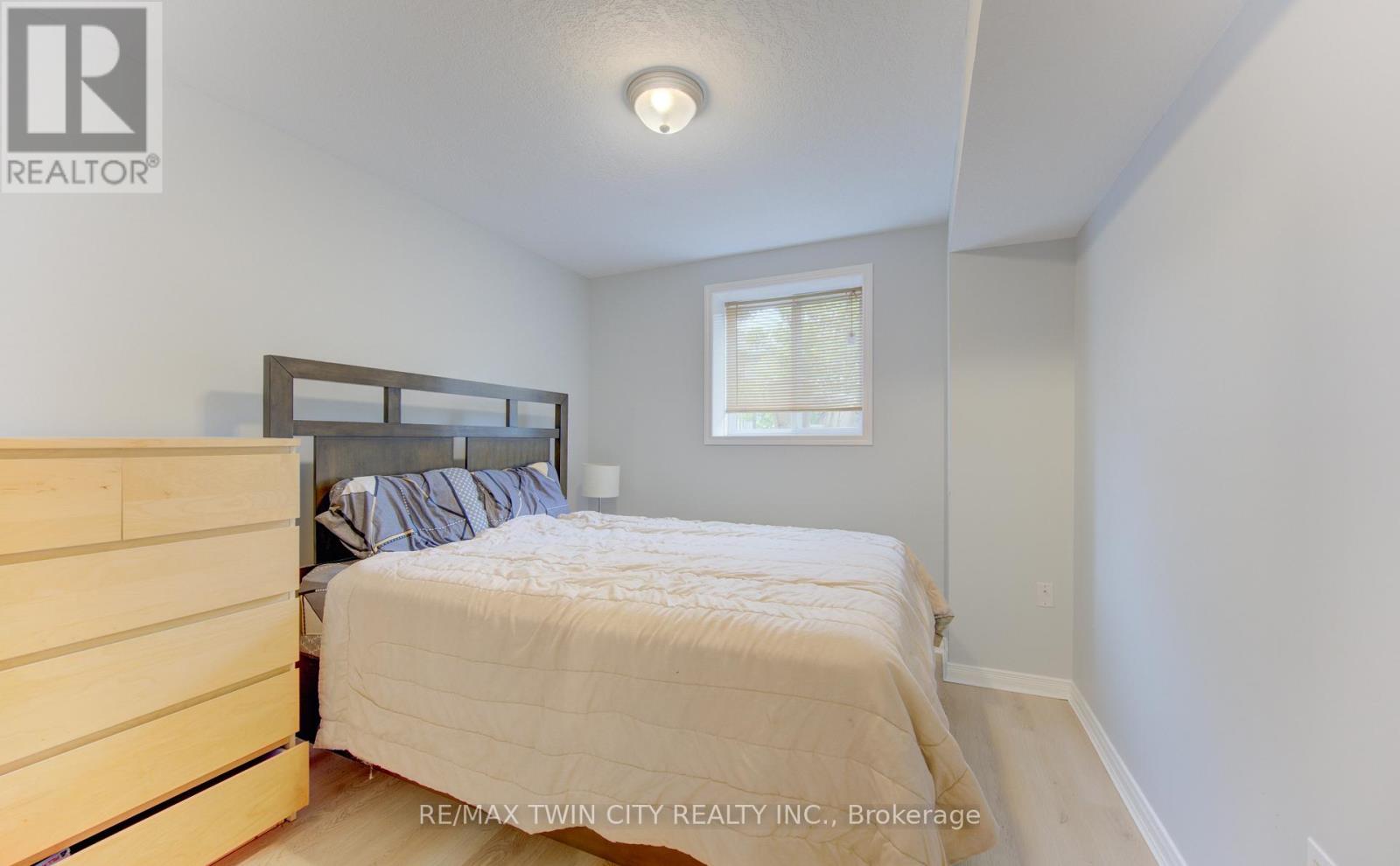 460 LANGLAW DRIVE - 22