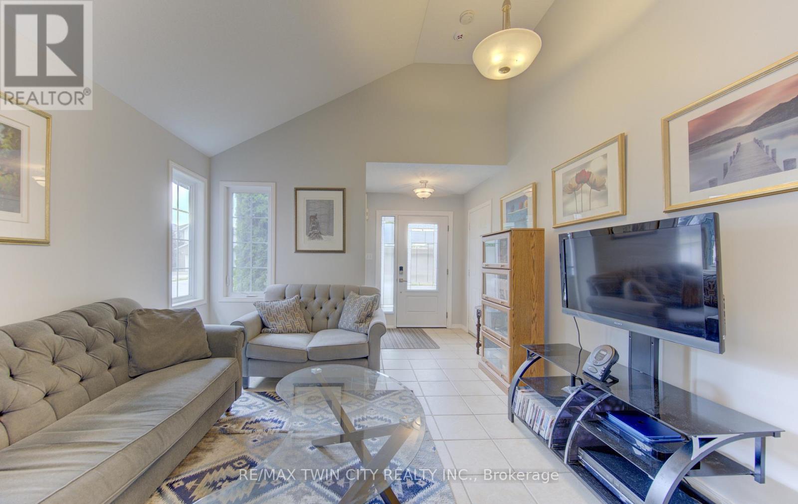 460 LANGLAW DRIVE - 5