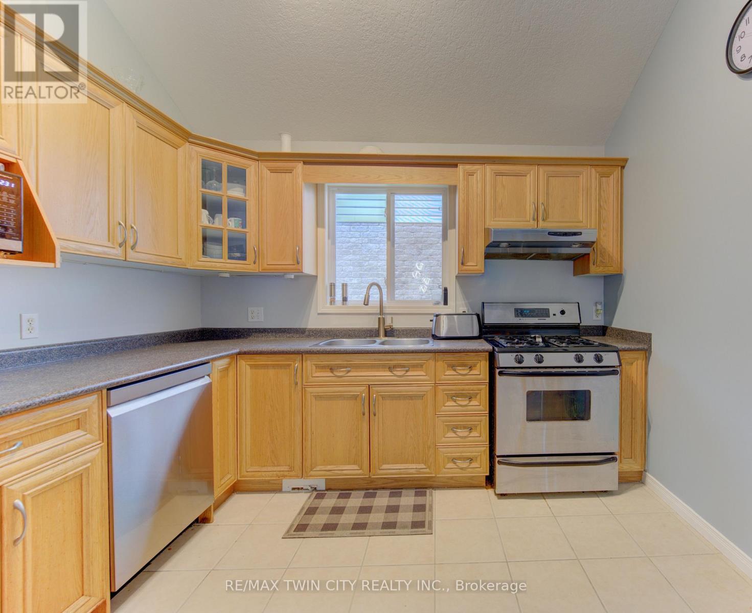 460 LANGLAW DRIVE - 9