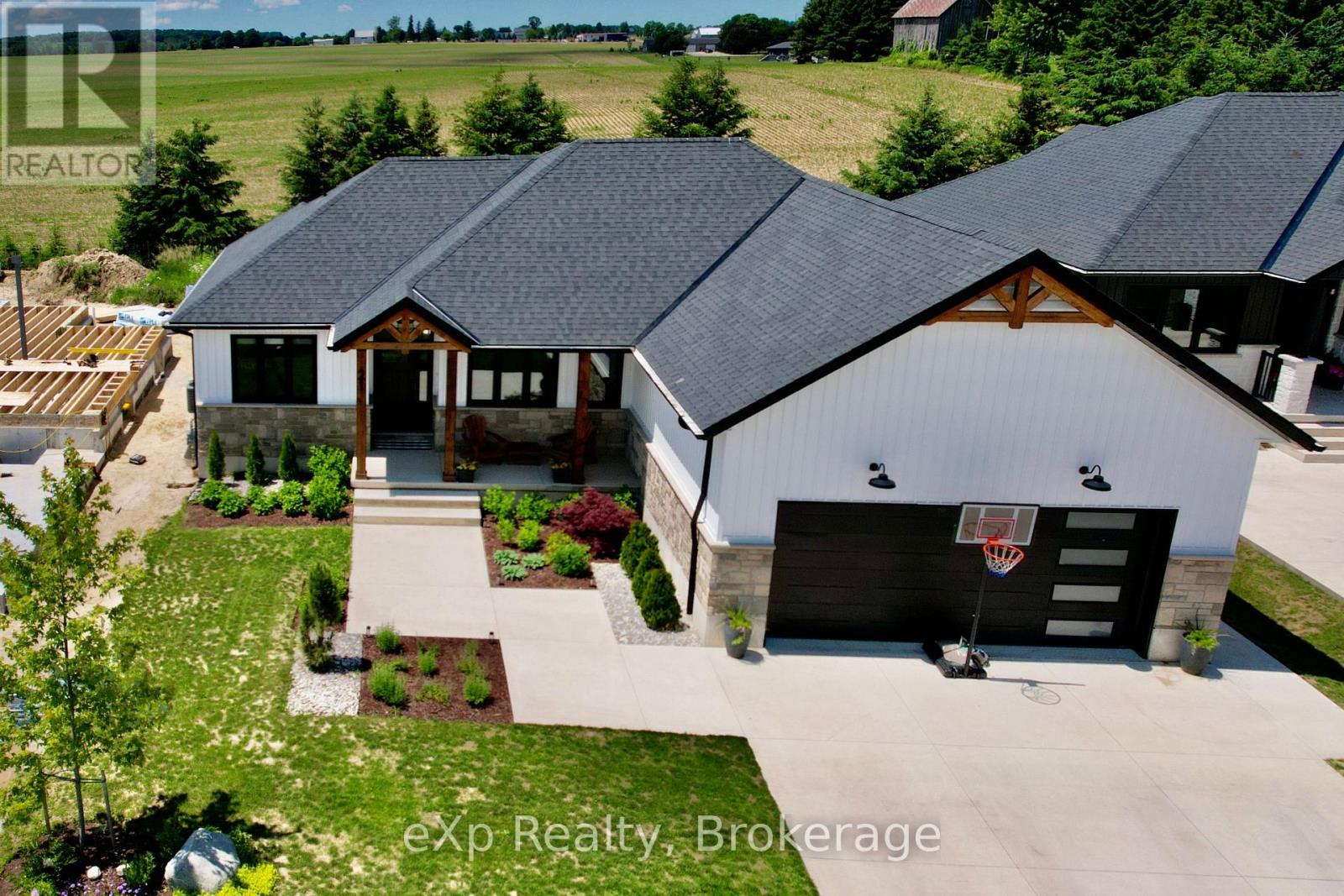 21 DEVINWOOD AVENUE - 1