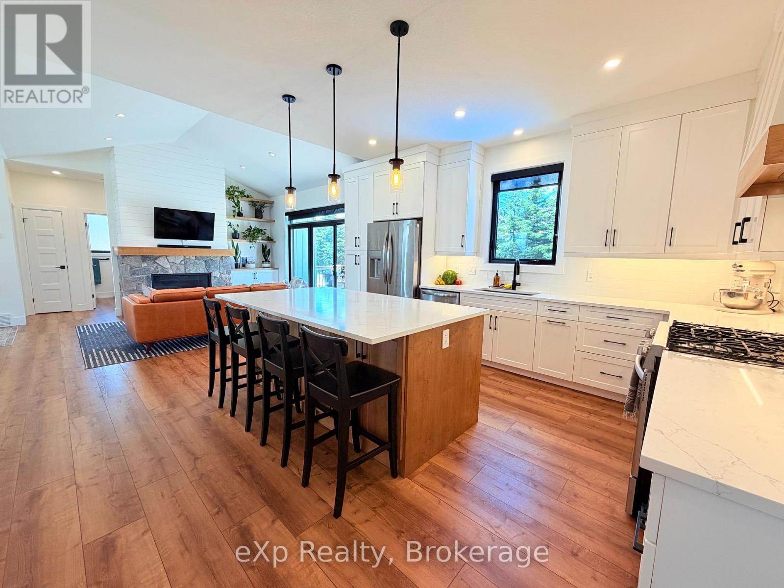 21 DEVINWOOD AVENUE - 11