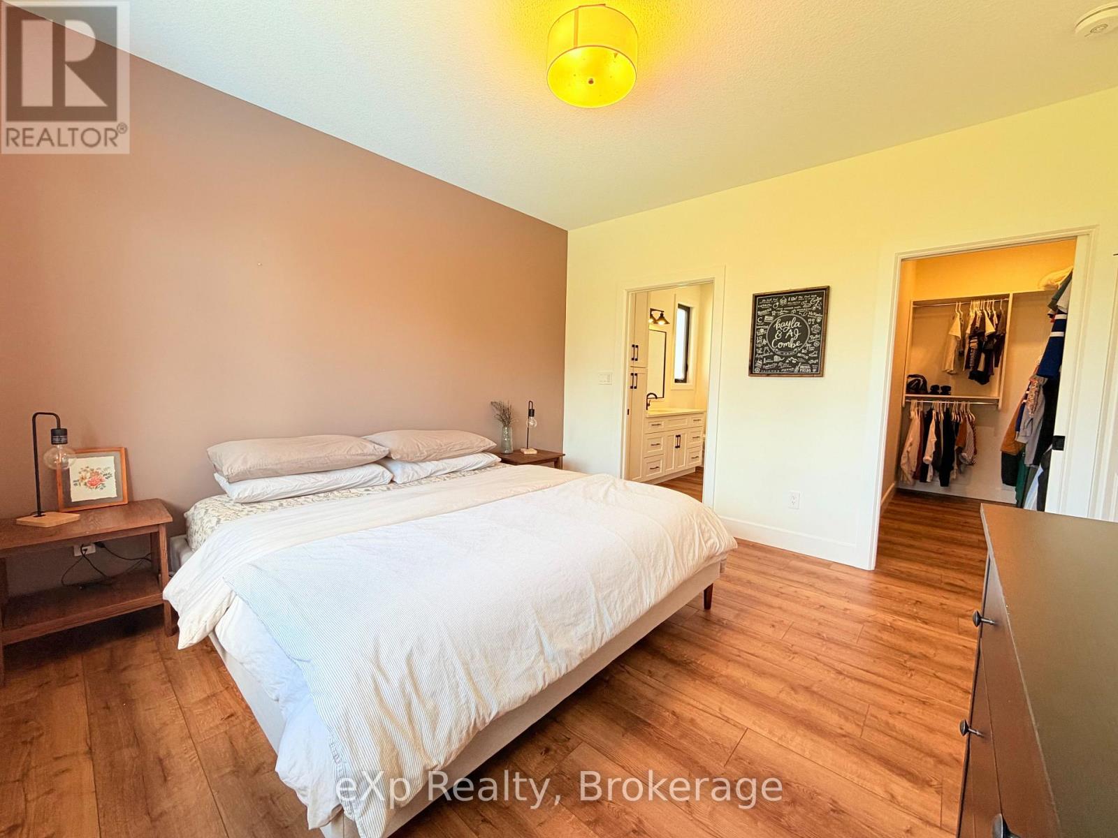 21 DEVINWOOD AVENUE - 15