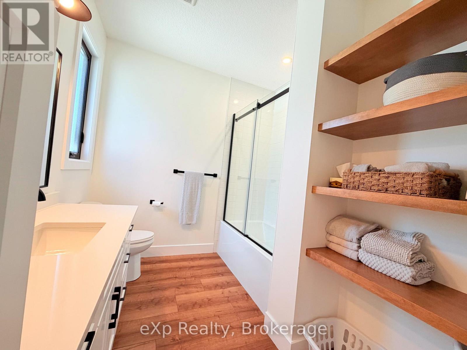 21 DEVINWOOD AVENUE - 17