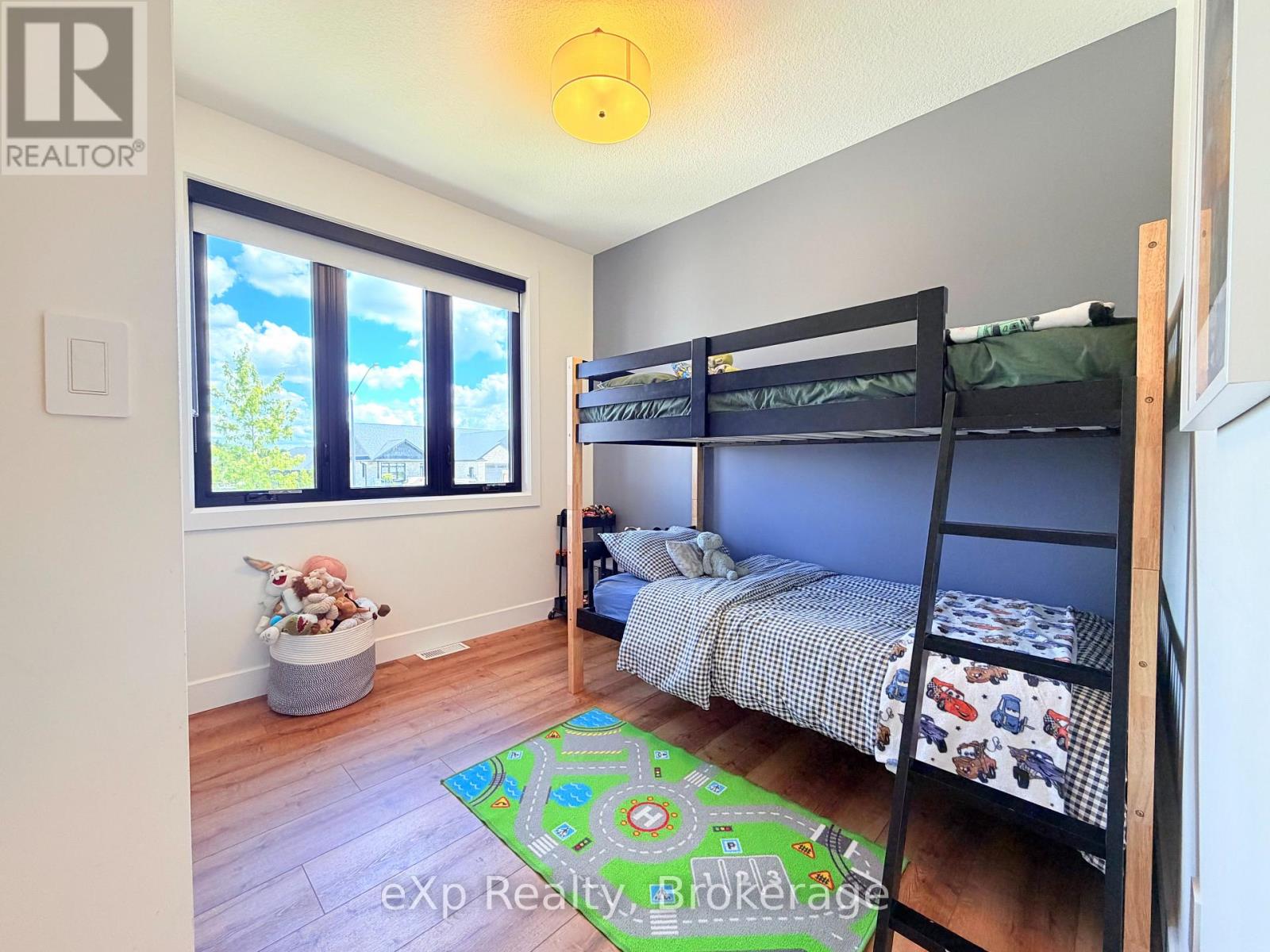 21 DEVINWOOD AVENUE - 18