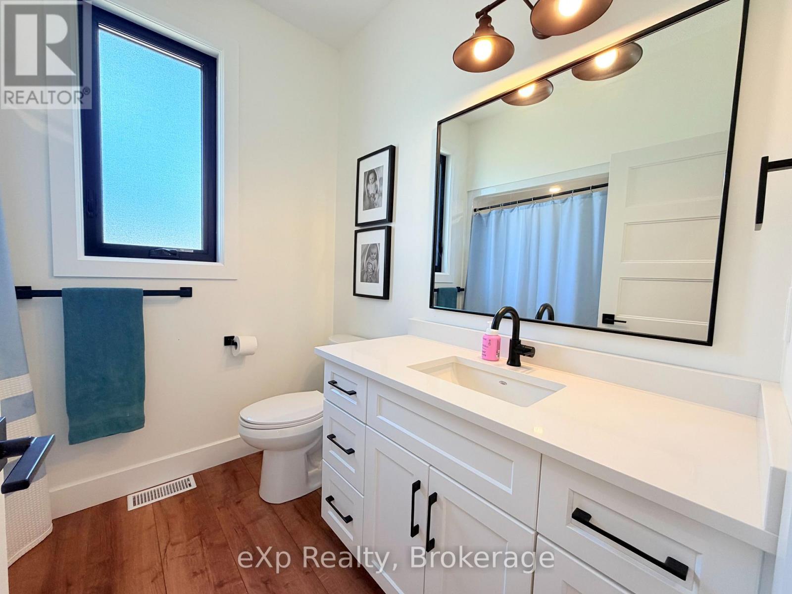 21 DEVINWOOD AVENUE - 19