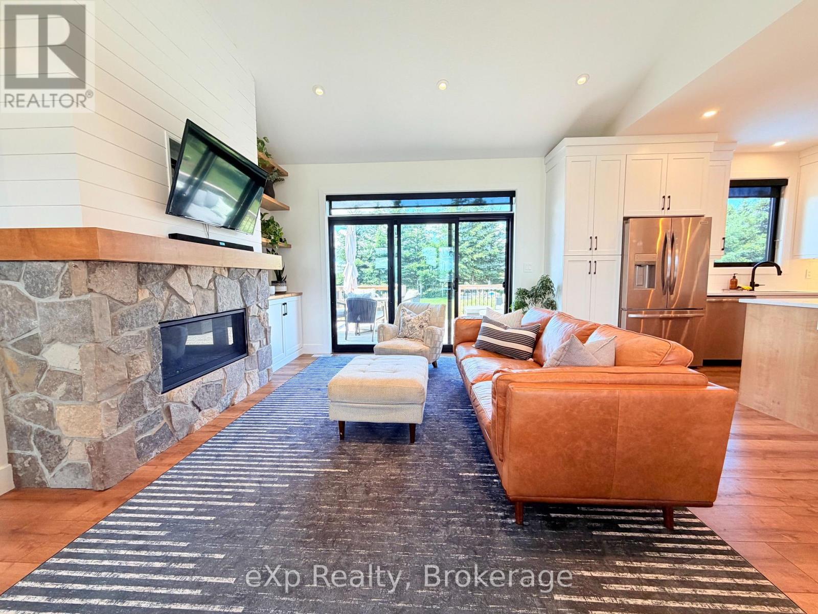 21 DEVINWOOD AVENUE - 8