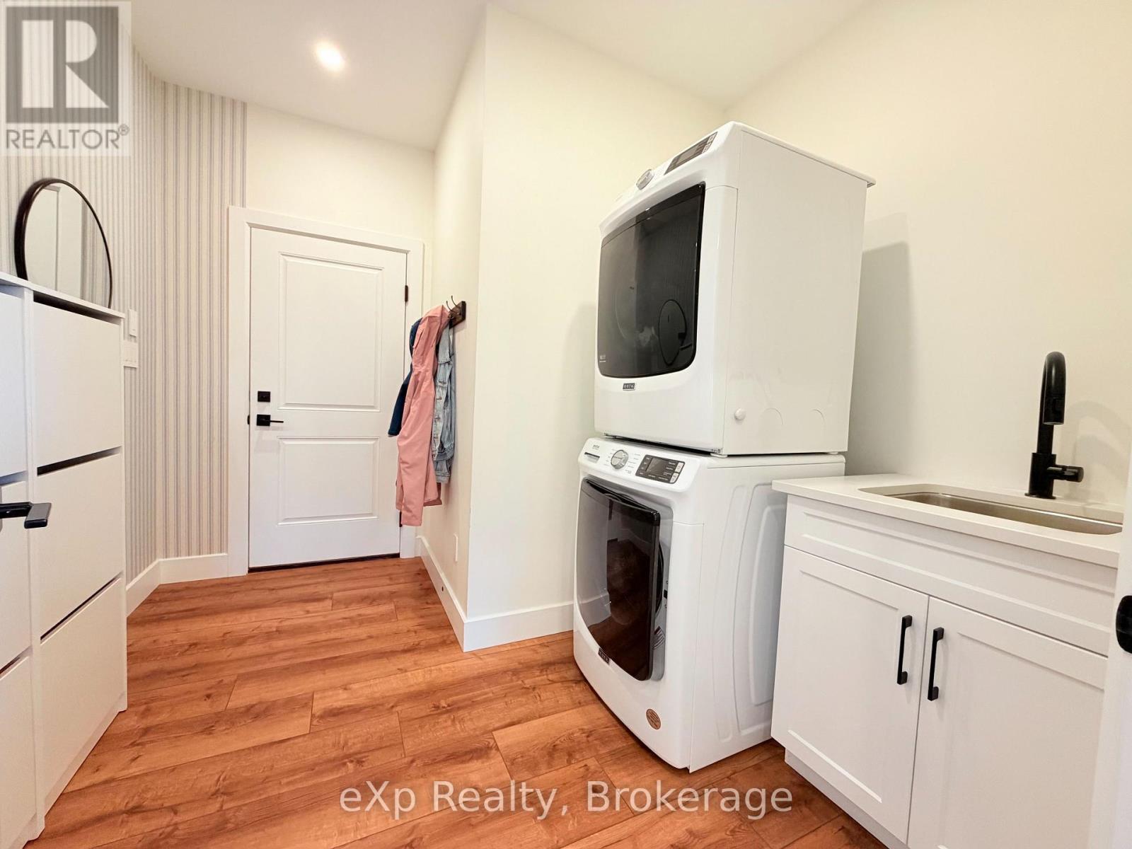 21 DEVINWOOD AVENUE - 9