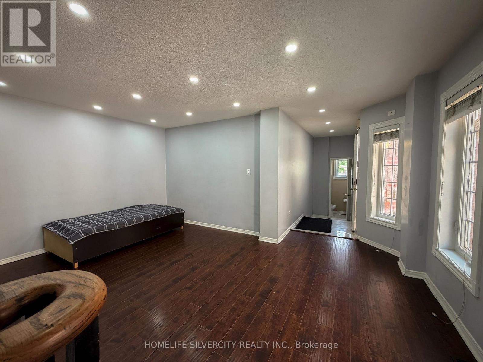 45 PIANE AVENUE - 36