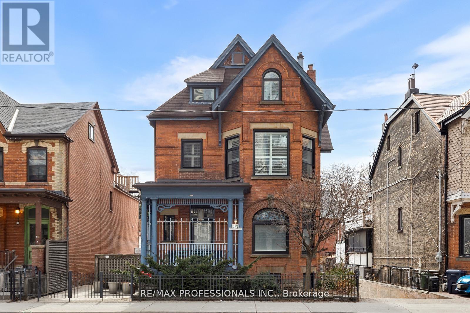 #C 253 WELLESLEY STREET E - 1
