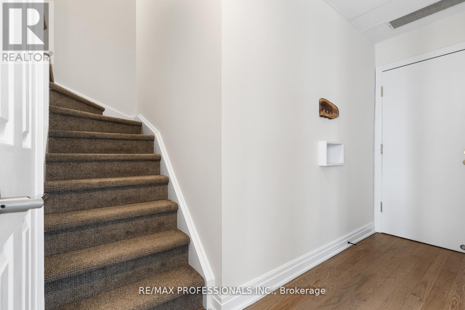 #C 253 WELLESLEY STREET E - 19
