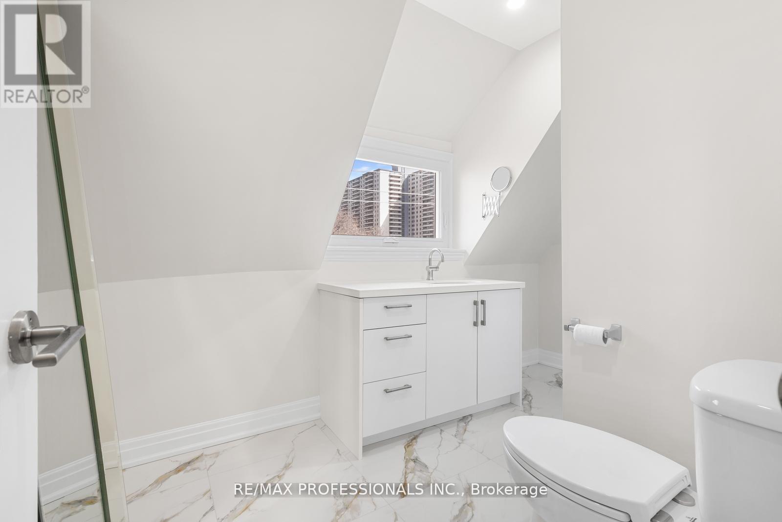 #C 253 WELLESLEY STREET E - 27