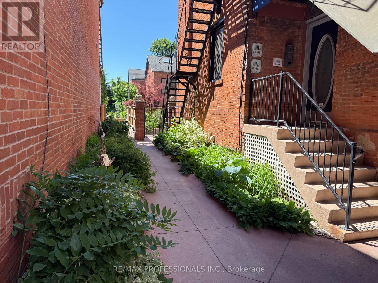 #C 253 WELLESLEY STREET E - 3