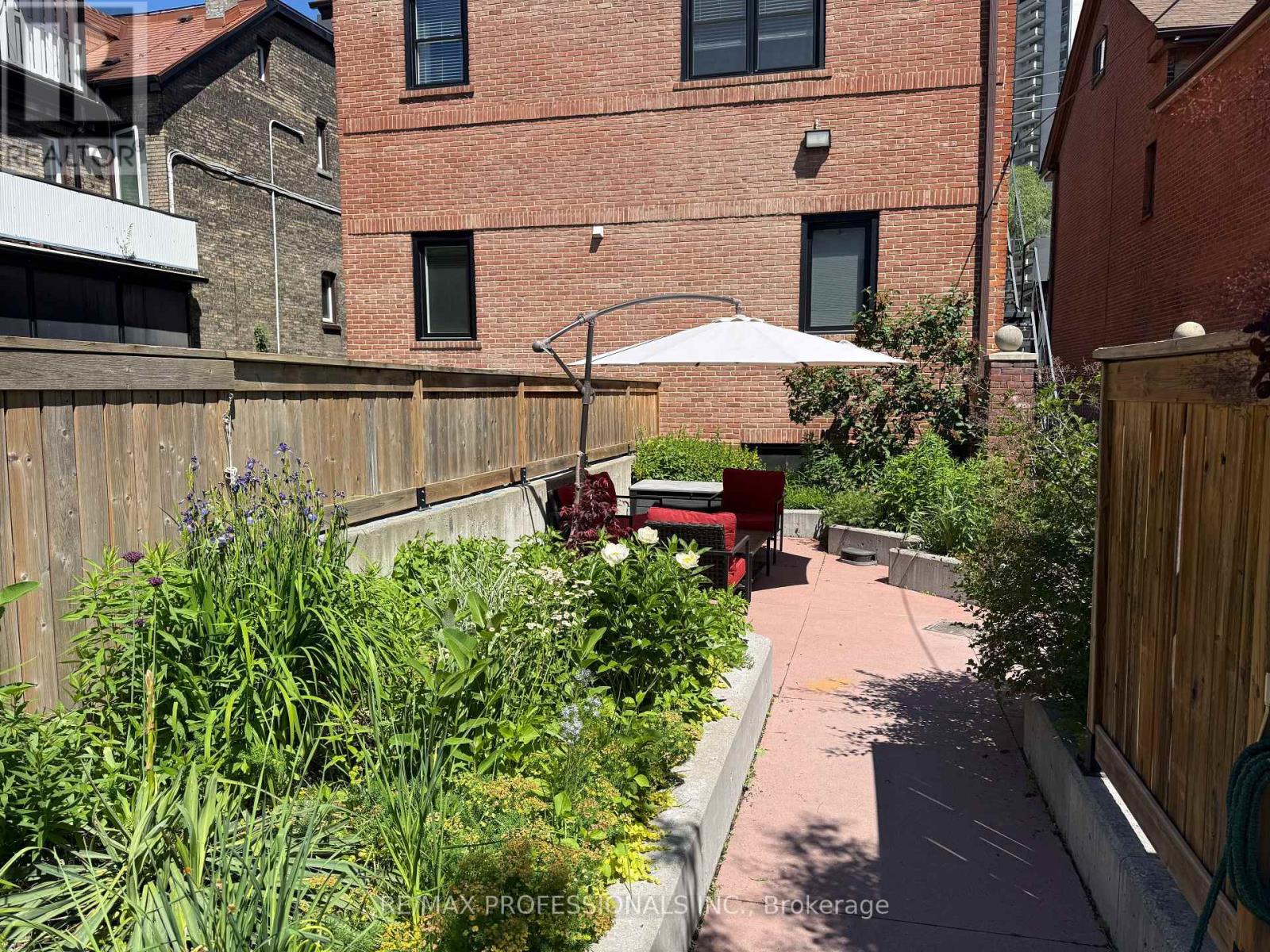 #C 253 WELLESLEY STREET E - 32