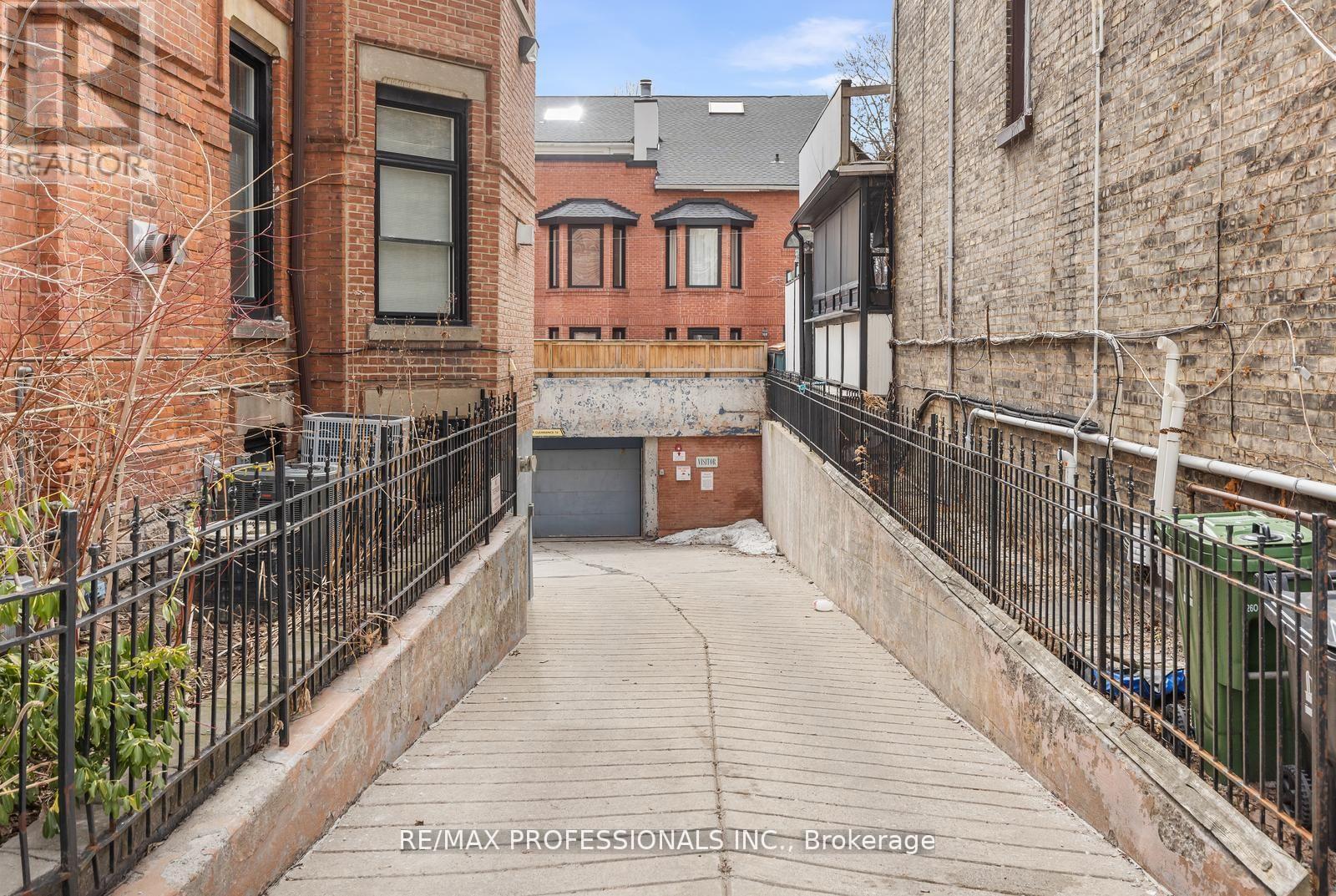 #C 253 WELLESLEY STREET E - 35