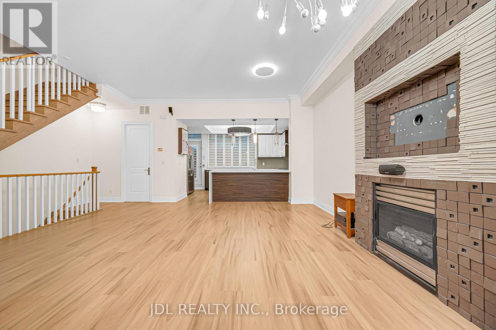 #TH07 761 BAY STREET - 13