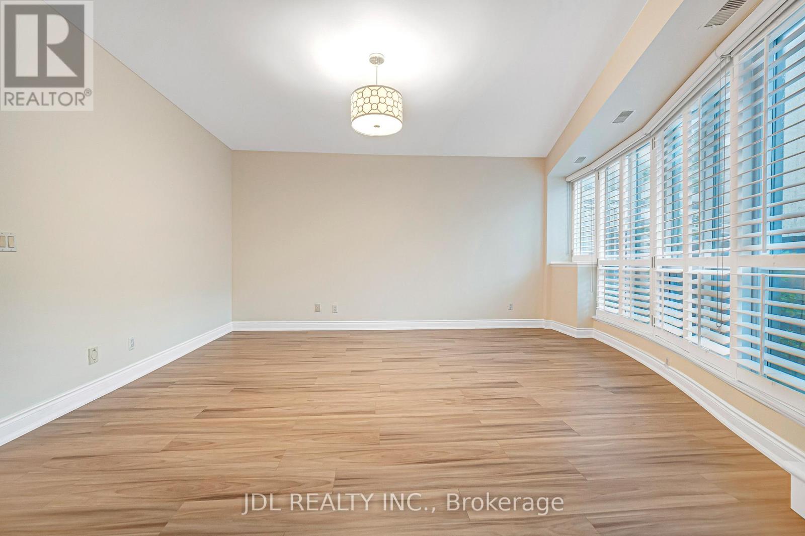 #TH07 761 BAY STREET - 27
