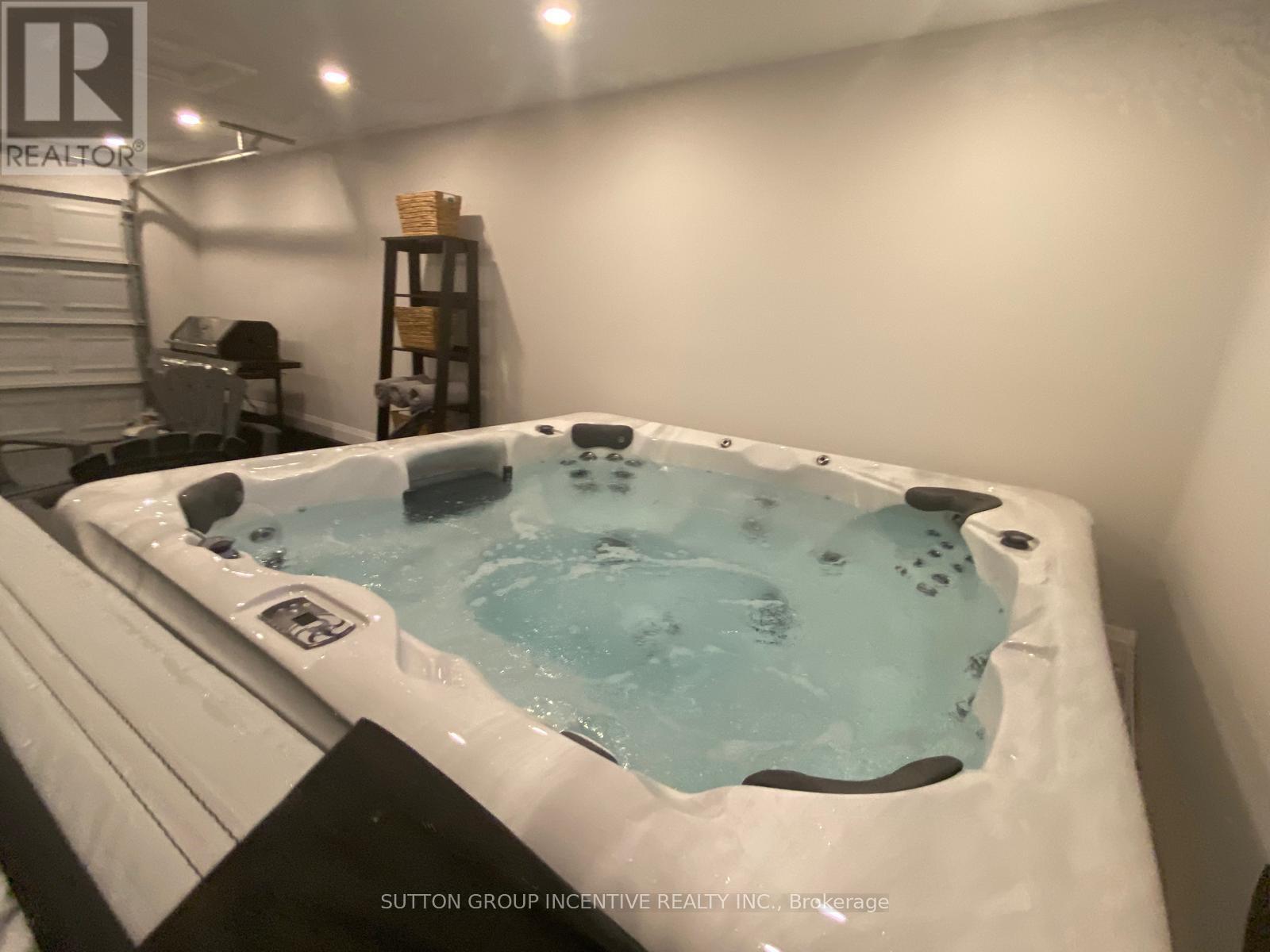 5151 KITCHENER STREET - 8