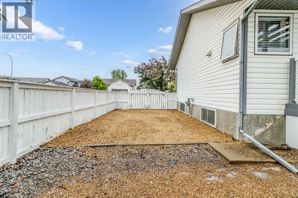 61 Premiere Crescent — photo 32