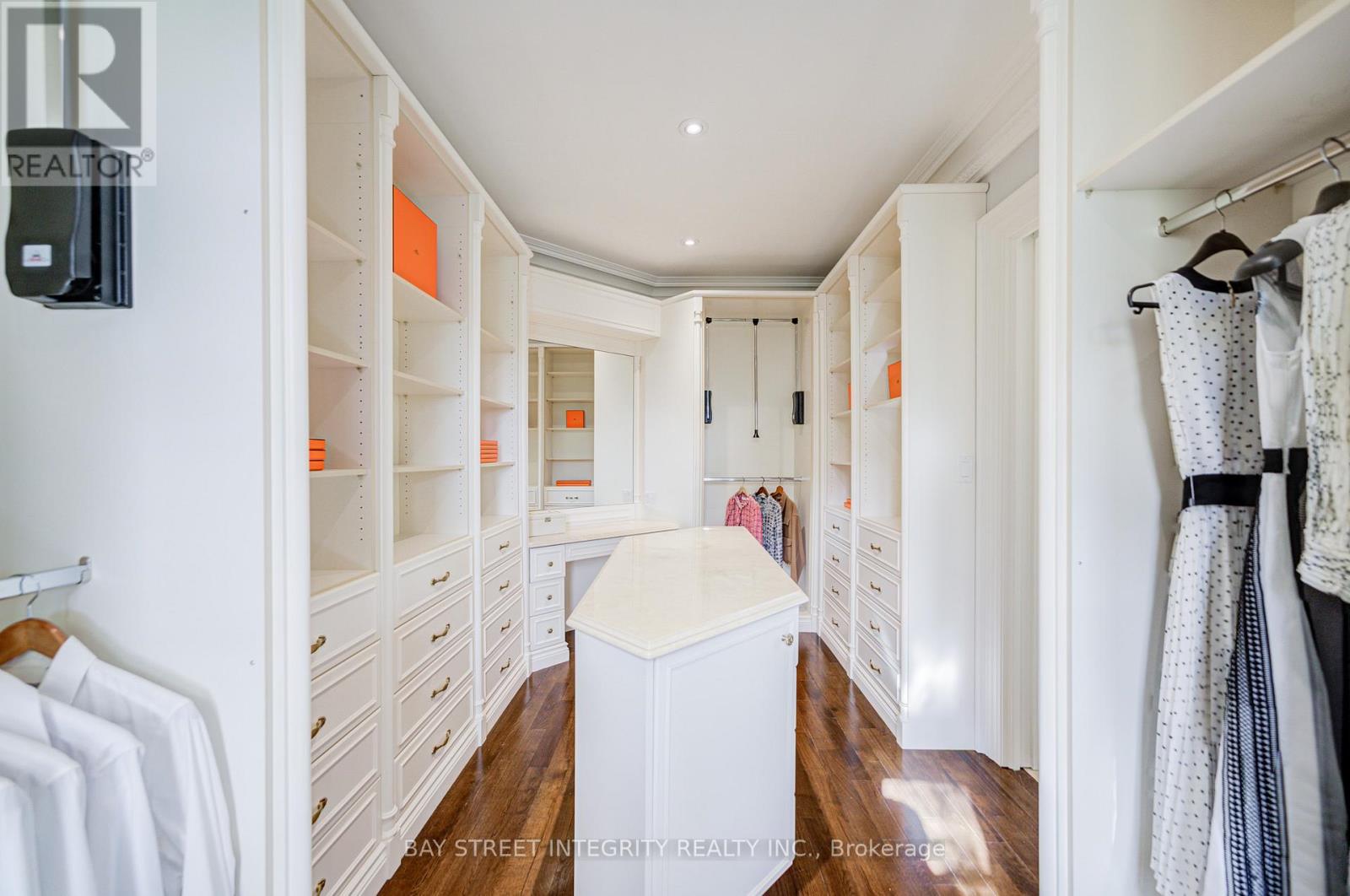 9 HIGHLAND COURT - 19