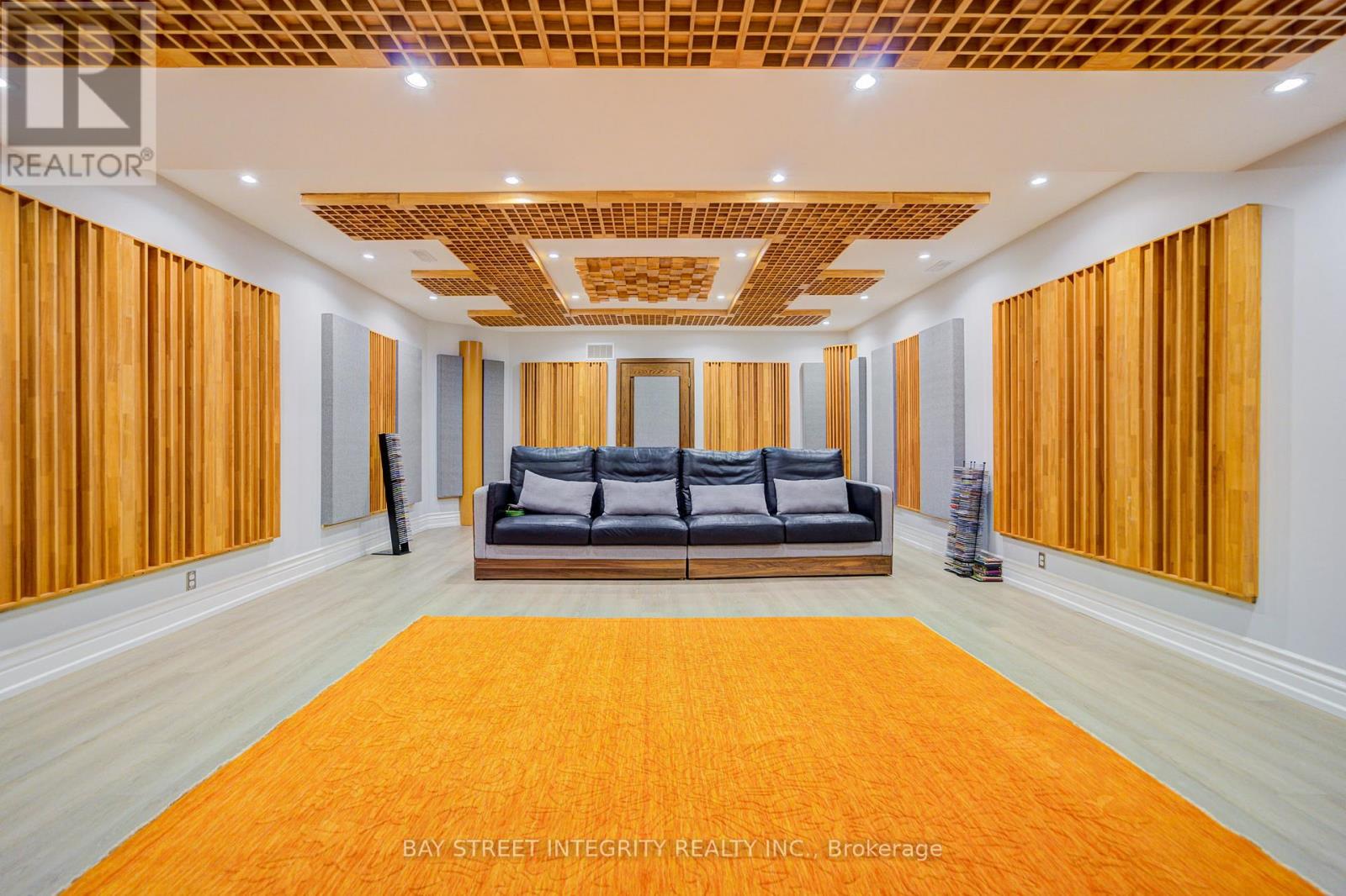 9 HIGHLAND COURT - 34