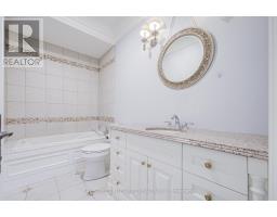 9 Highland Court, Aurora, ON L4G2S9 Photo 31