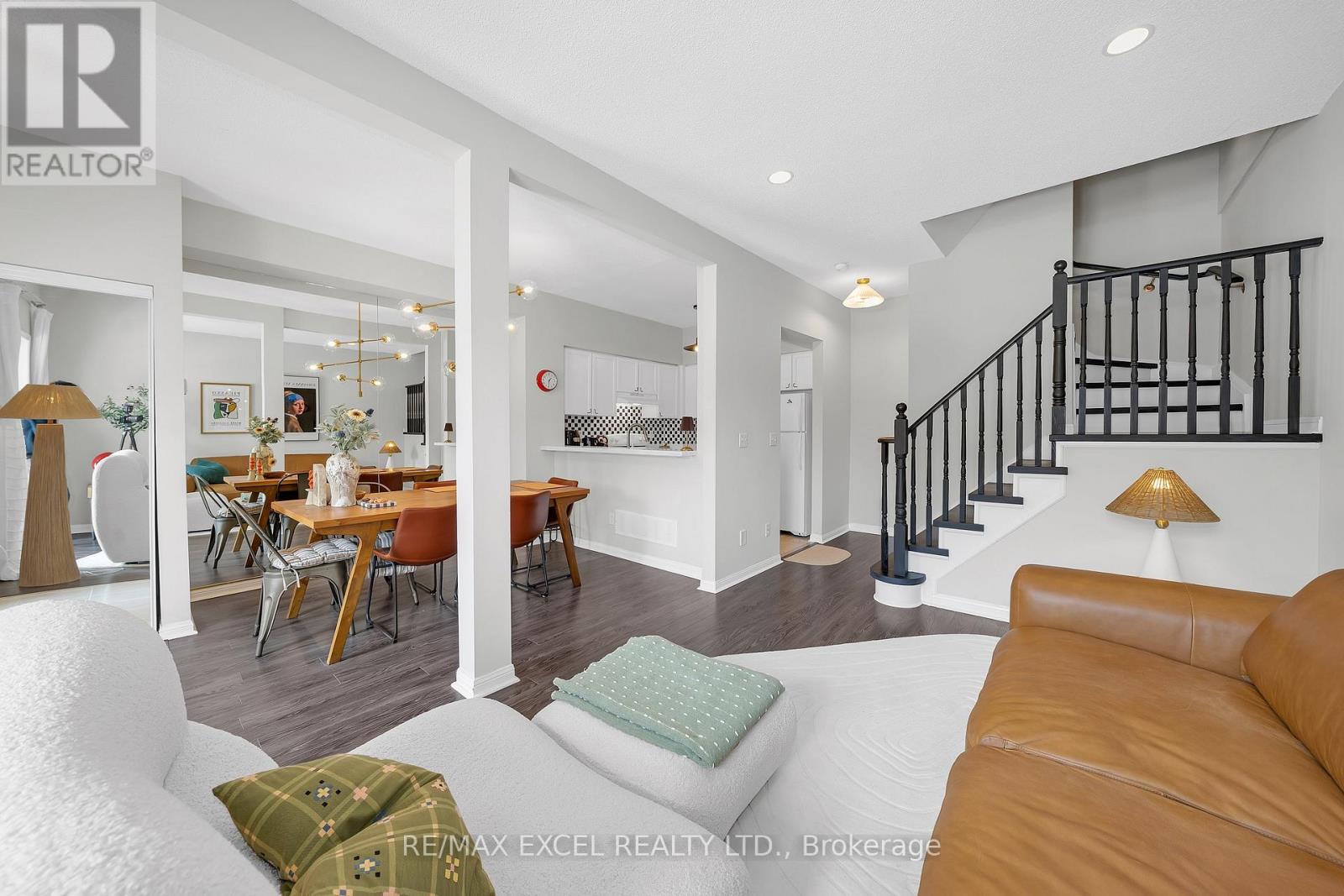 #3 10 COX BOULEVARD - 12