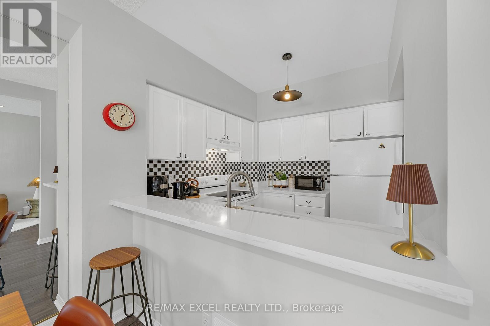 #3 10 COX BOULEVARD - 16