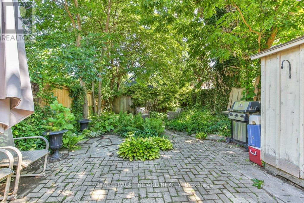 38 BYRON AVENUE E - 28