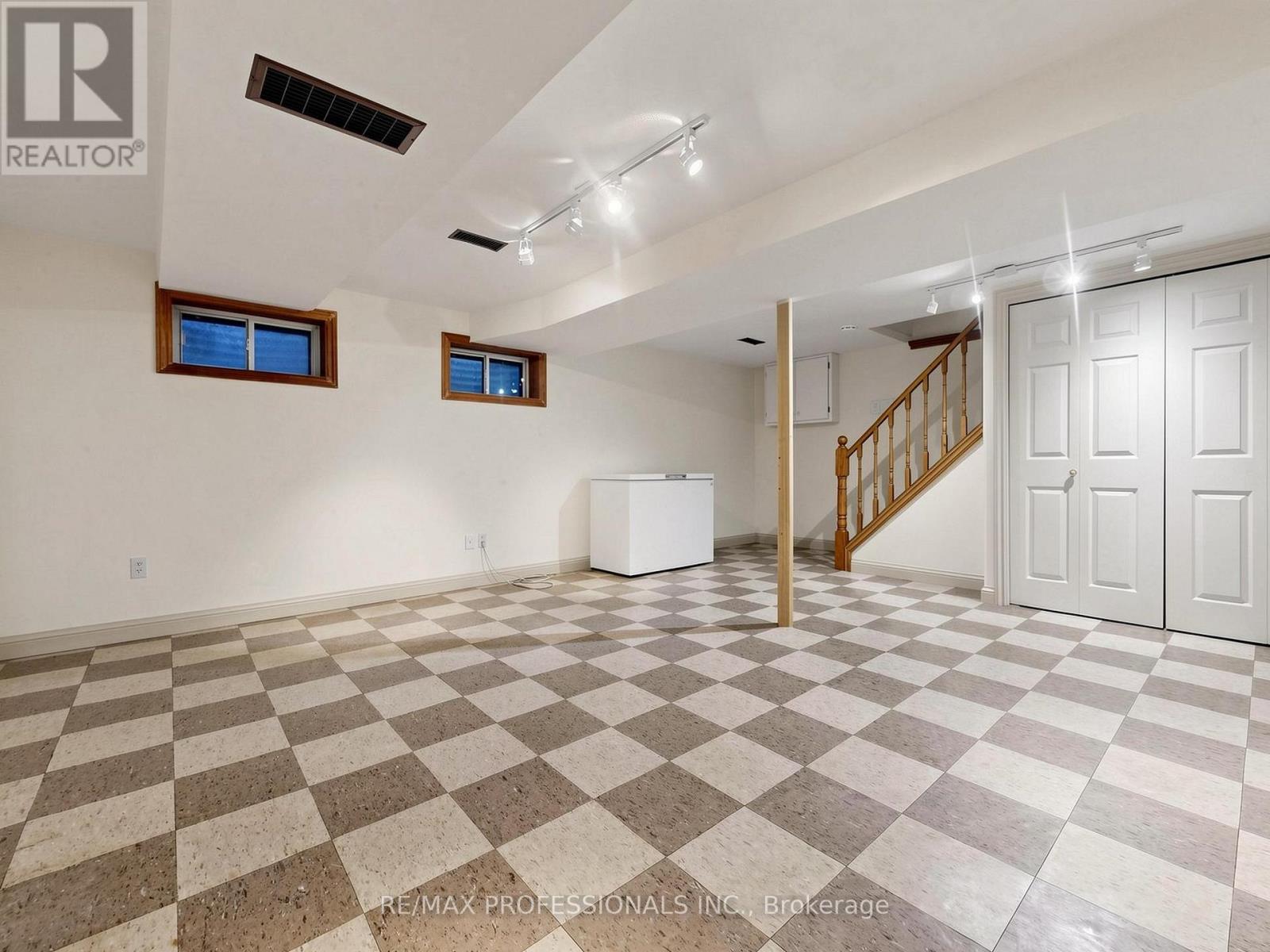 19 DAVELAYNE ROAD - 16