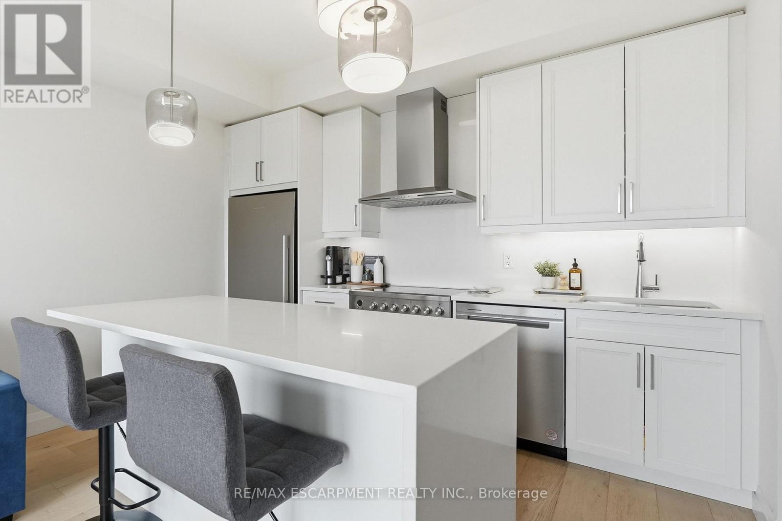 #909 500 BROCK AVENUE - 14