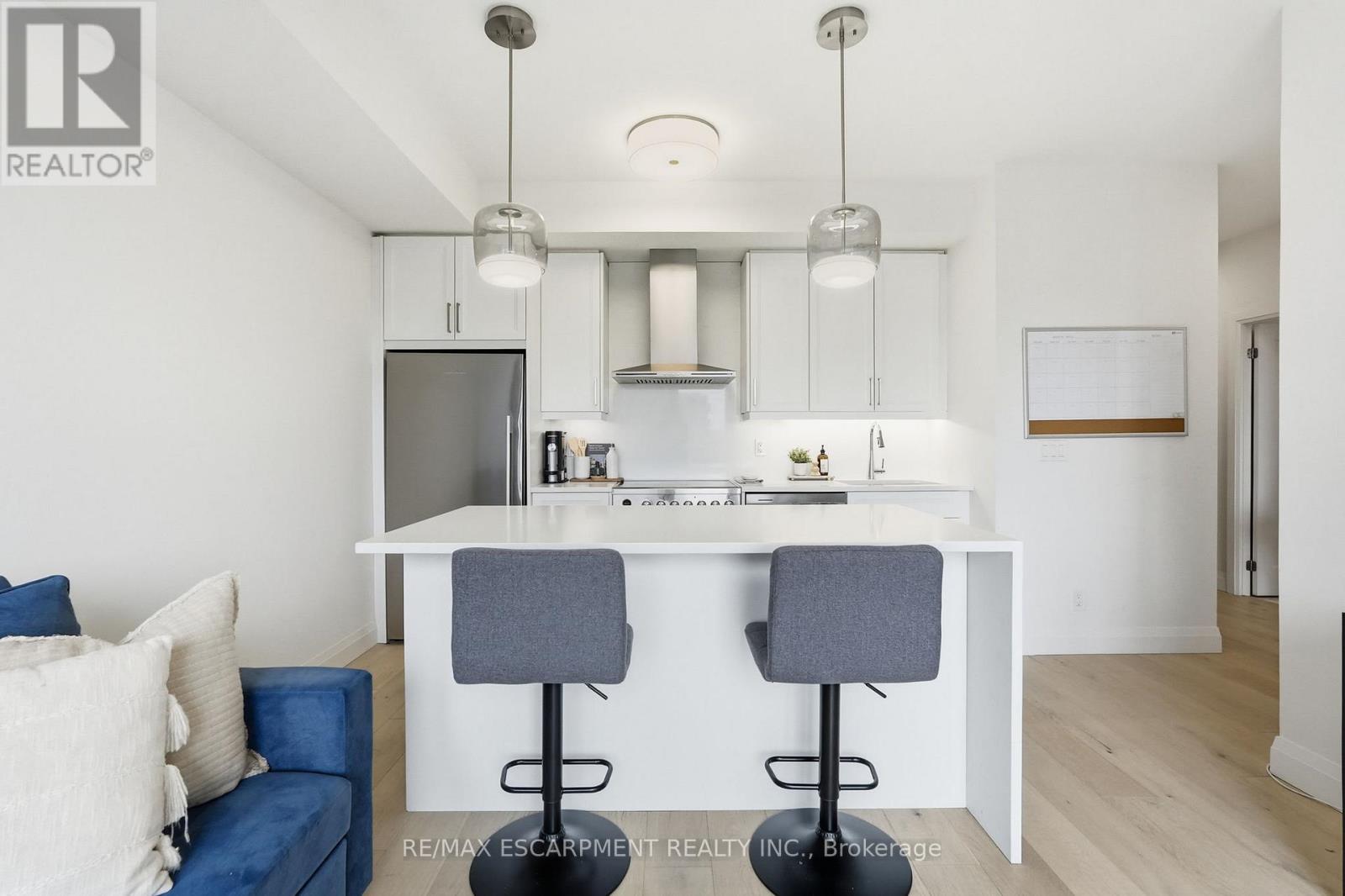 #909 500 BROCK AVENUE - 16
