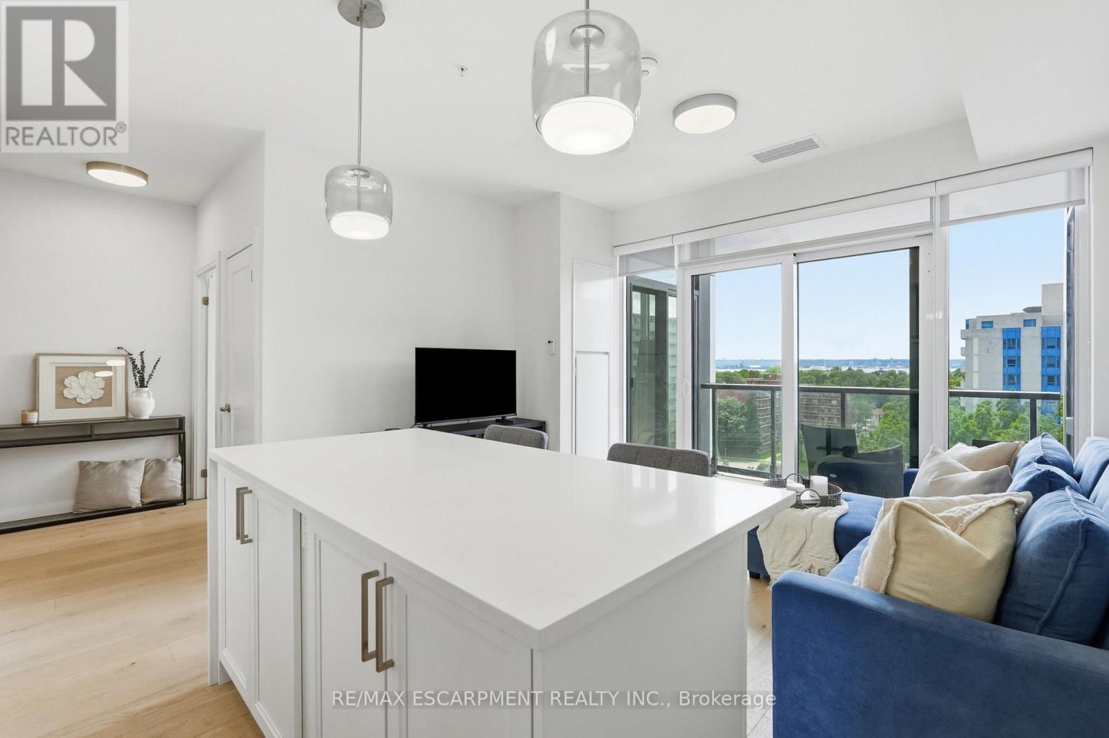 #909 500 BROCK AVENUE - 17