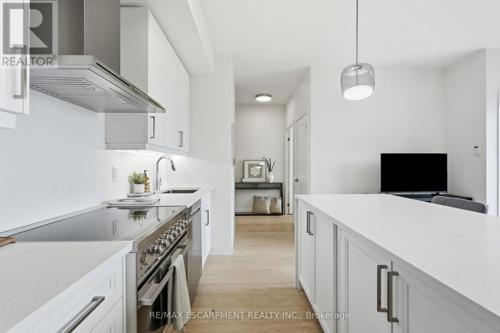 #909 500 BROCK AVENUE - 19