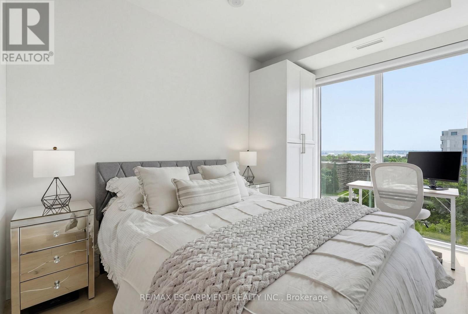 #909 500 BROCK AVENUE - 24