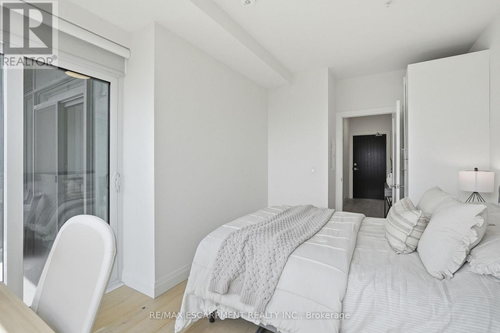 #909 500 BROCK AVENUE - 25