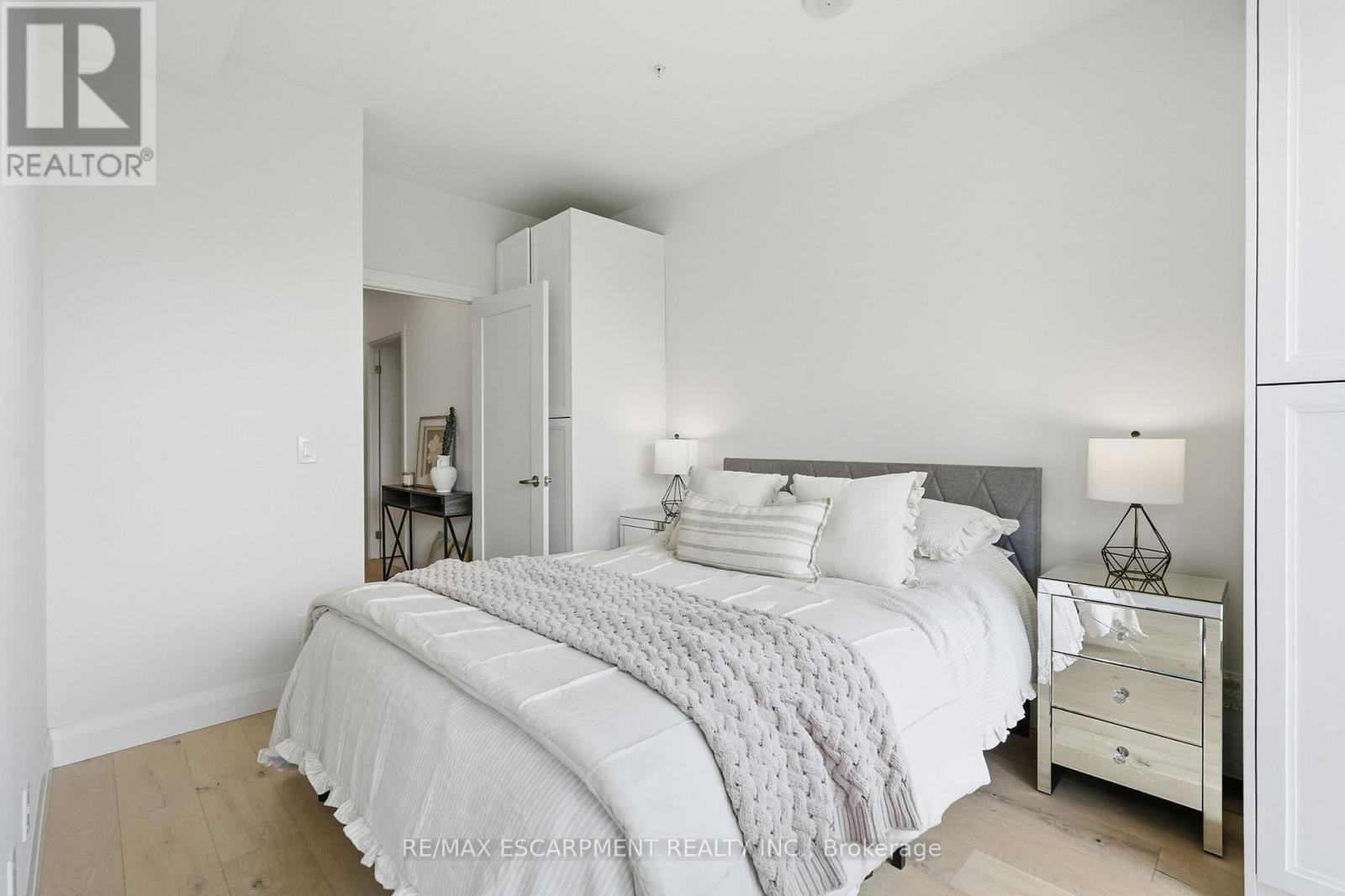 #909 500 BROCK AVENUE - 26