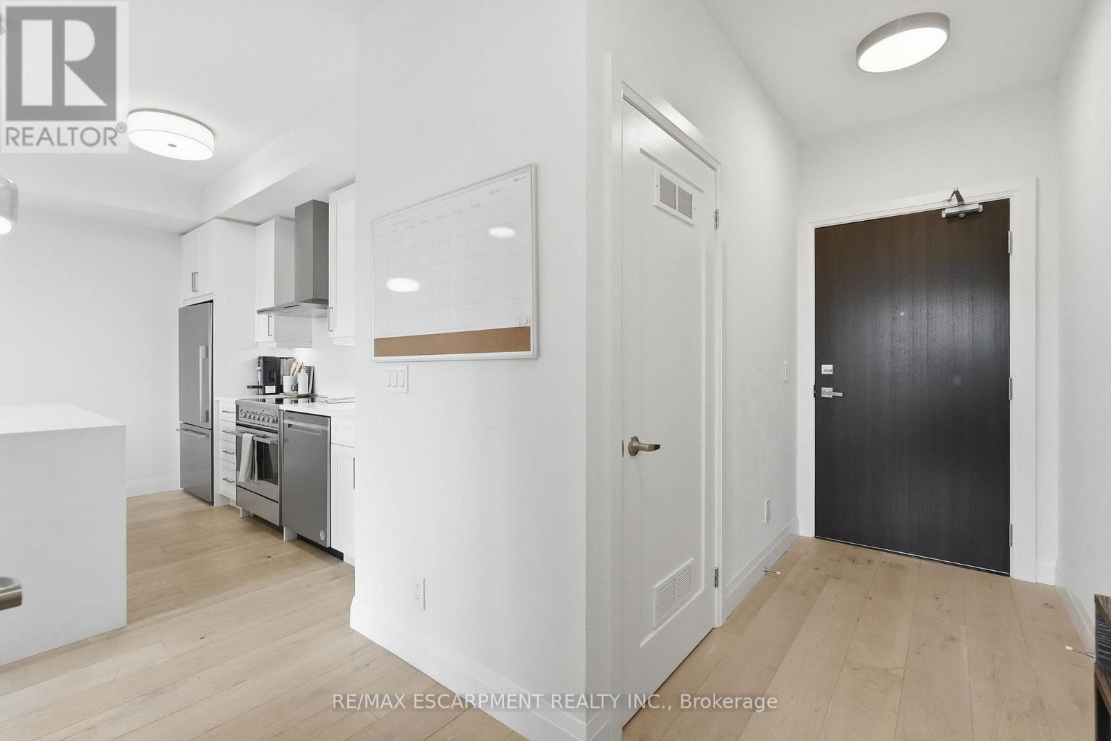 #909 500 BROCK AVENUE - 31