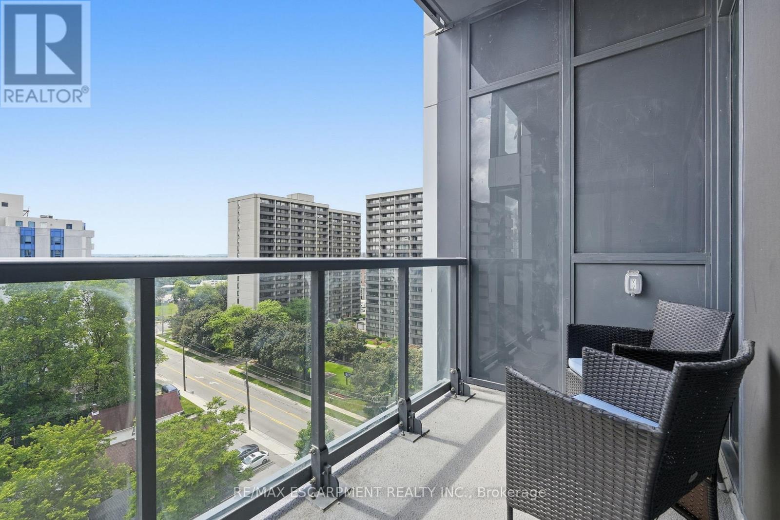 #909 500 BROCK AVENUE - 32