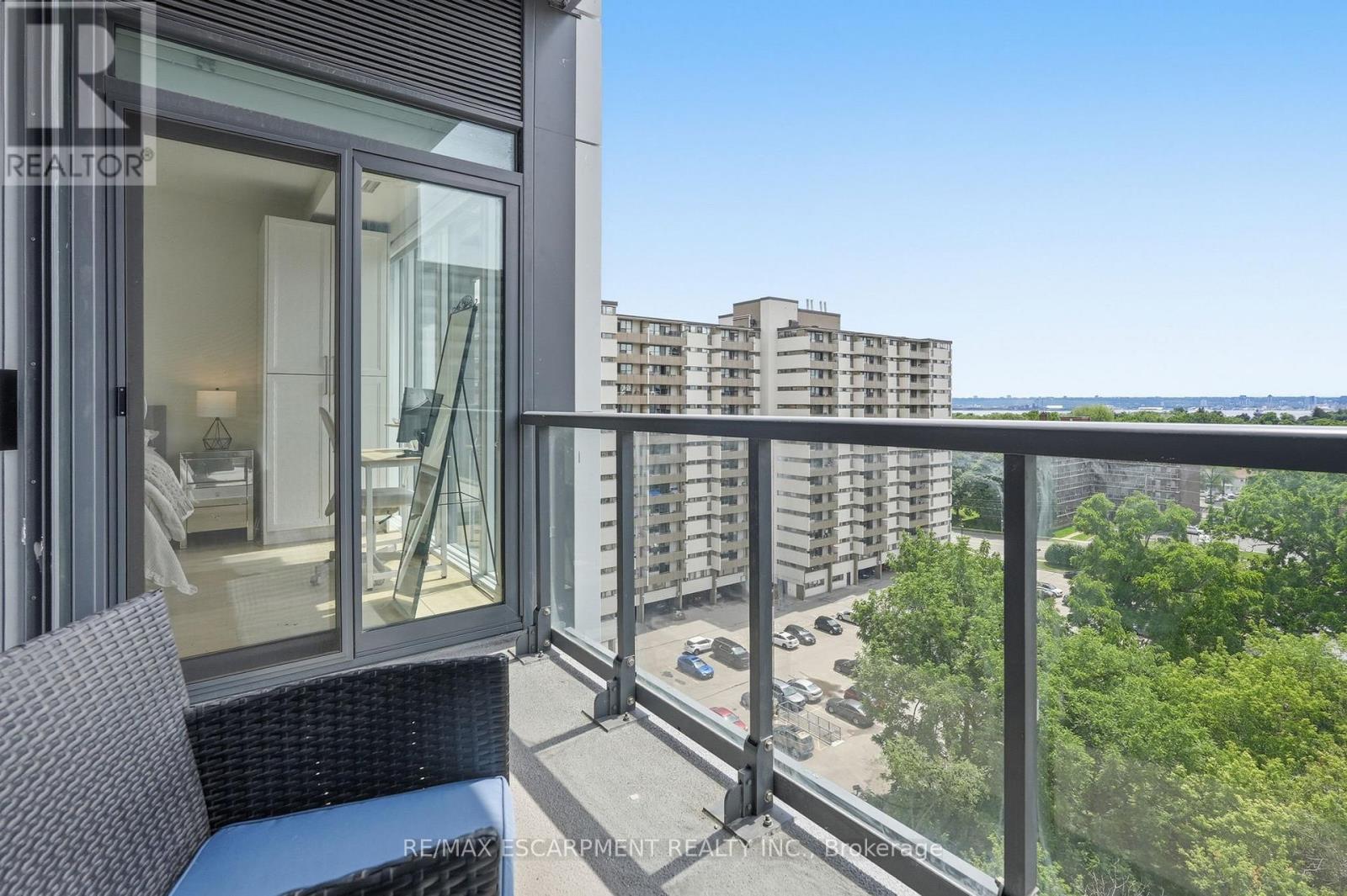 #909 500 BROCK AVENUE - 34